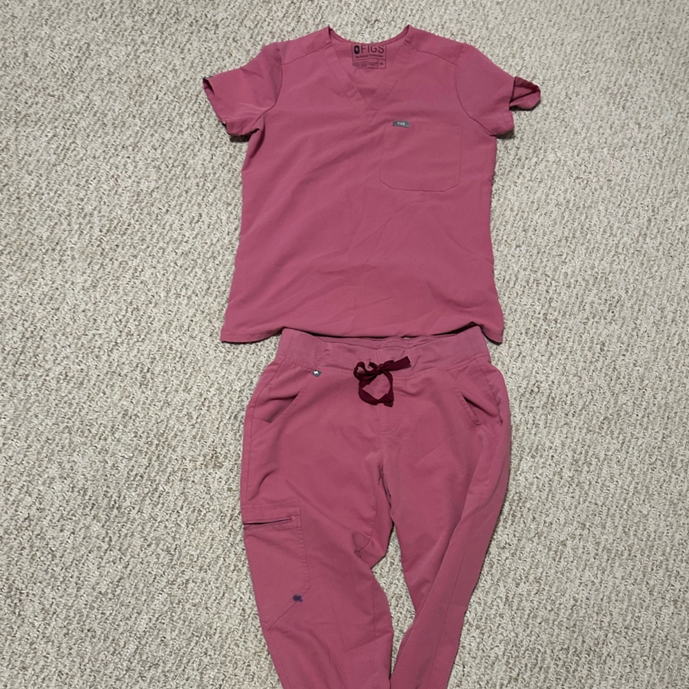 Pink figs scrub set